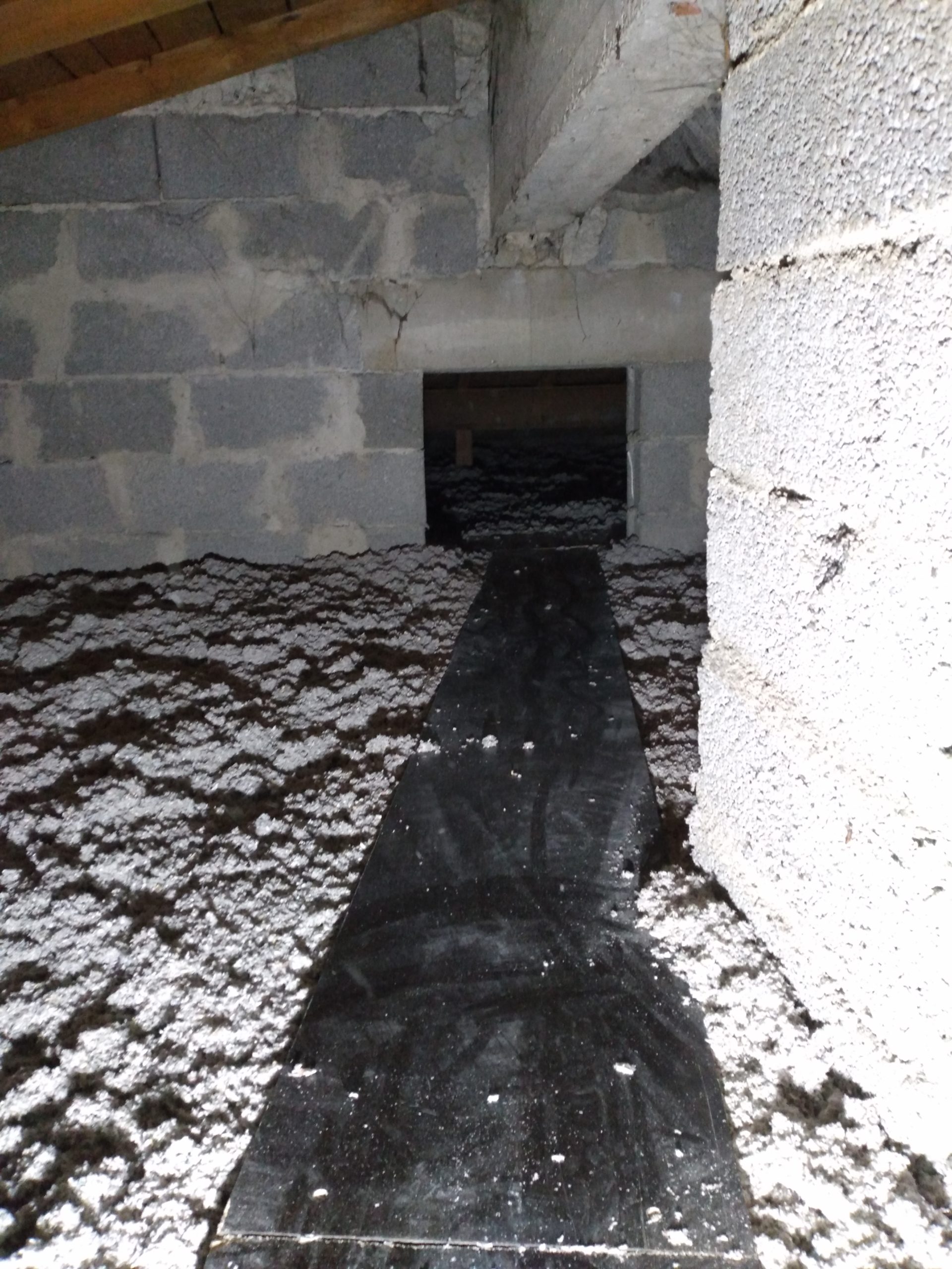 Chemin d'accès aux combles